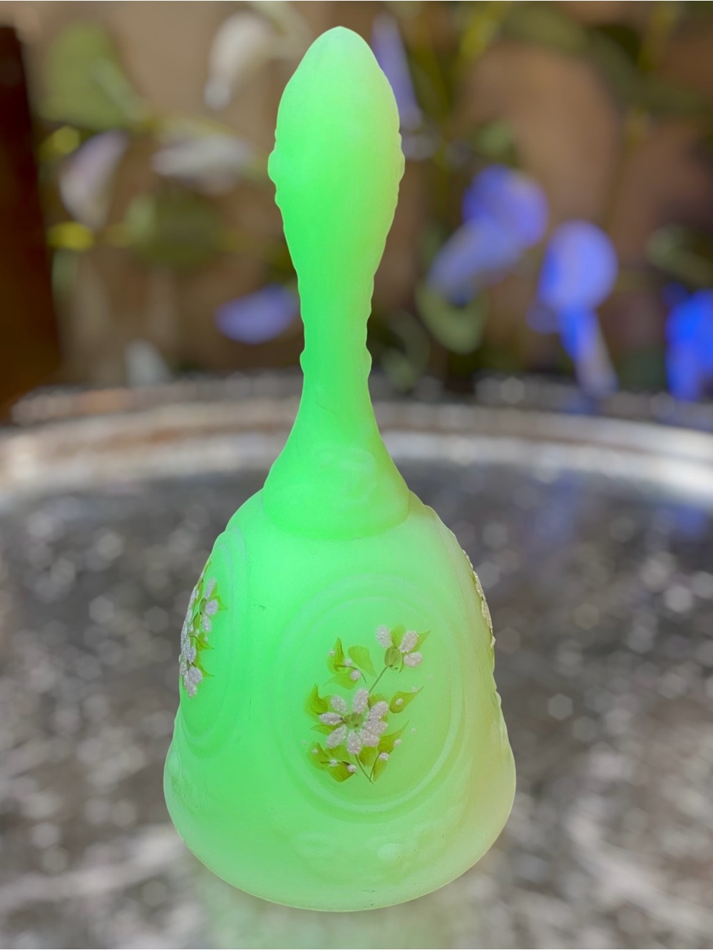 Vintage Fenton Uranium Artist Signed Bell Custard Art Glass Floral Medallion - Picture 7 of 7